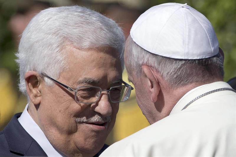 Francisco ofrece el Vaticano a palestinos e israelíes para orar por la paz