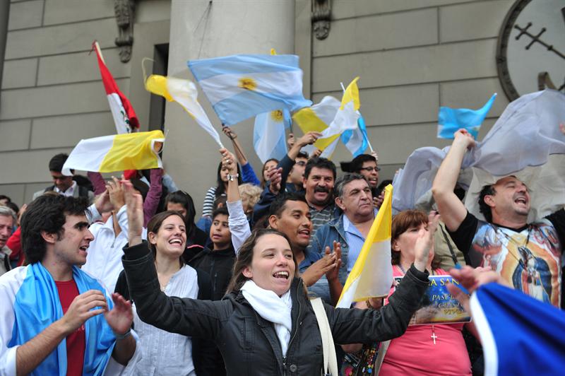 Argentinos estallan en júbilo ante la elección del papa Francisco