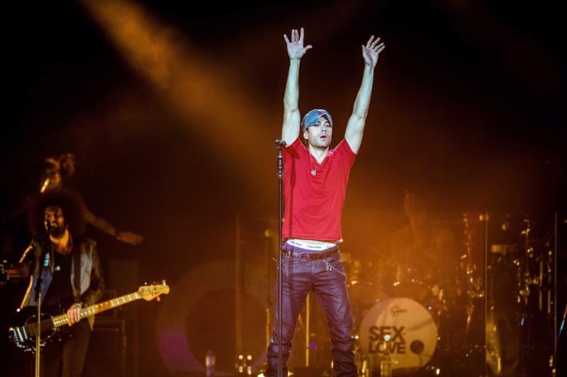 Enrique Iglesias y Calle 13 triunfan en los Grammy Latino