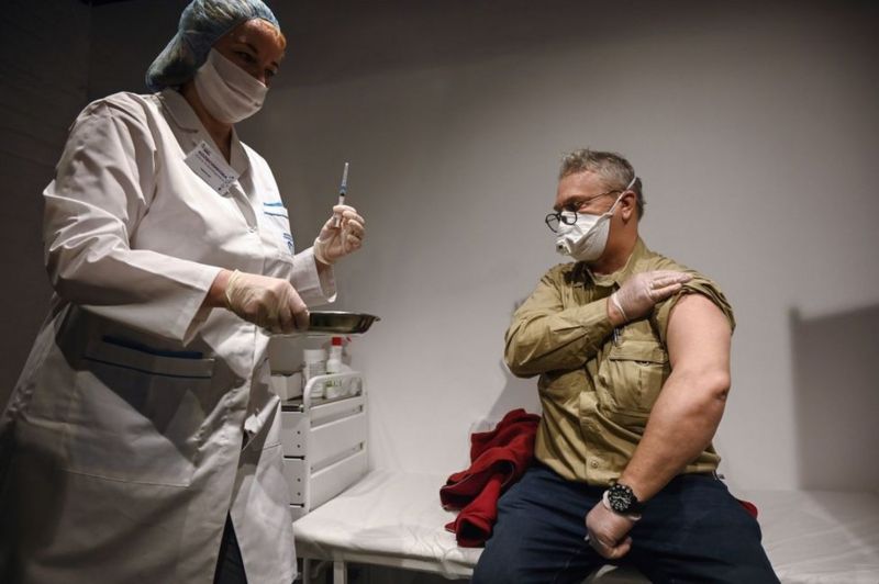 Sputnik V: por qué muchos en Rusia tienen dudas sobre su propia vacuna