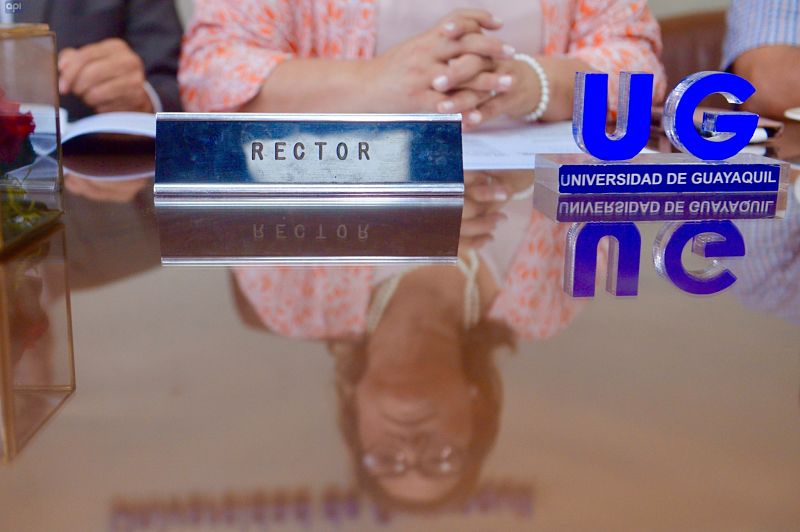 Universidad de Guayaquil ratifica a rector y aplaza el inicio de clases &quot;por seguridad&quot;