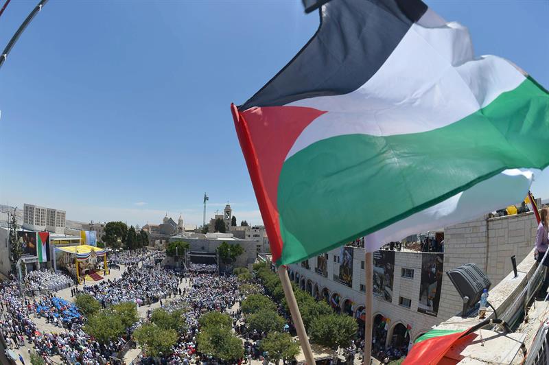 Francisco ofrece el Vaticano a palestinos e israelíes para orar por la paz