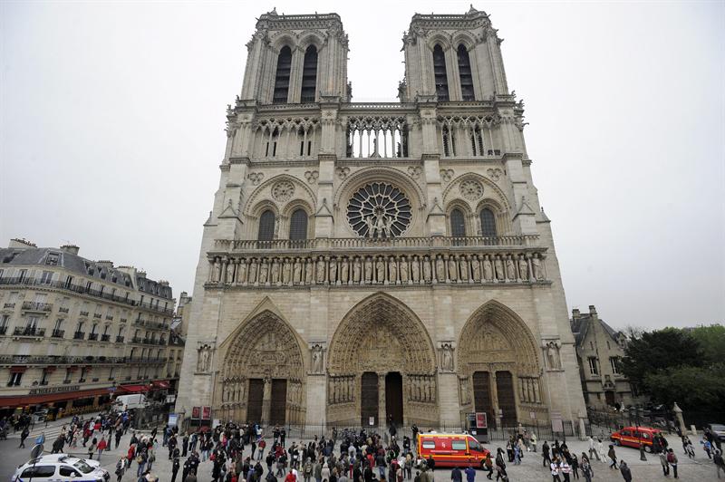 El suicidio en Notre Dame, infrecuente pero no excepcional