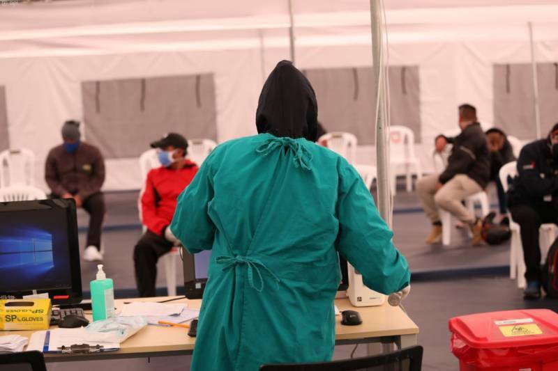 Analizan muestras de pacientes para verificar si la variante Delta ya está en Quito