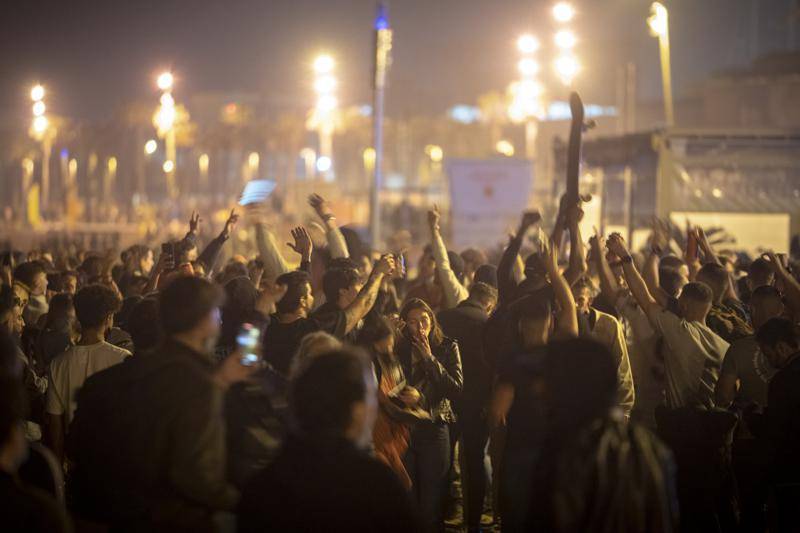 Fiestas callejeras en España por el fin del estado de alarma