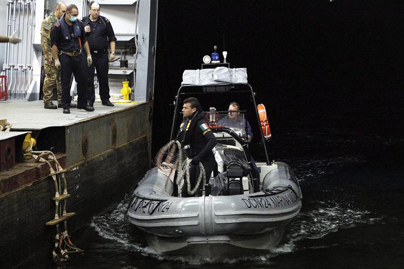 Rescatan a más de 700 refugiados en estrecho de Sicilia