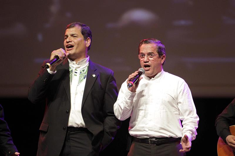 Correa defiende en Barcelona ampliar el espacio marítimo de Ecuador