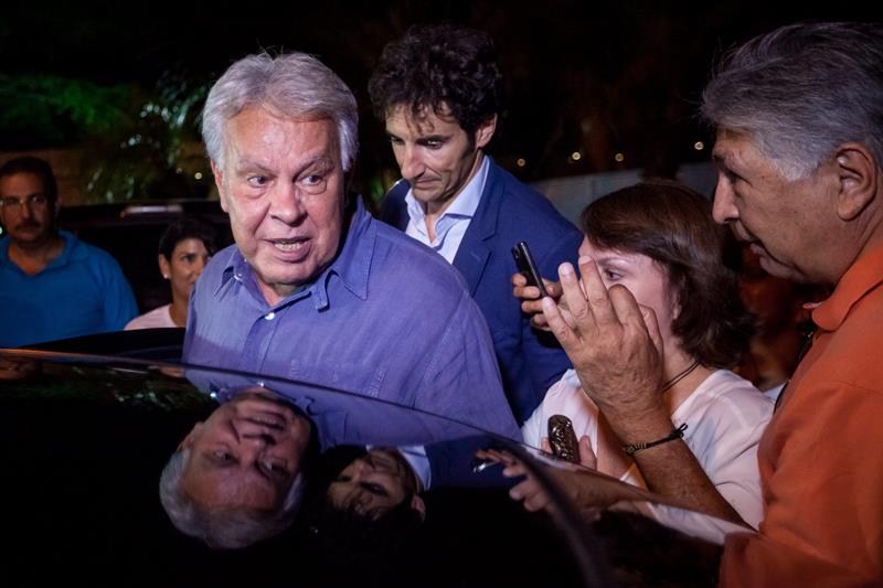 González llega a Venezuela bienvenido por opositores y rechazado por chavismo