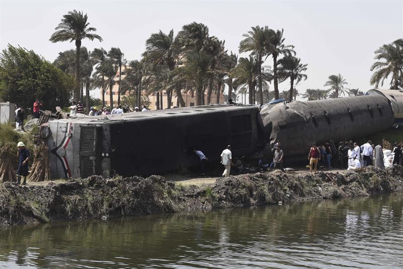 Cinco muertos y 27 heridos en accidente ferroviario en El Cairo