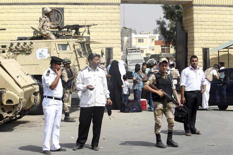 Mubarak llega al hospital militar donde quedará en arresto domiciliario