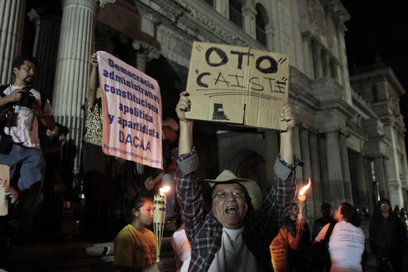 Guatemaltecos celebran detención de Baldetti y antejuicio a Pérez Molina