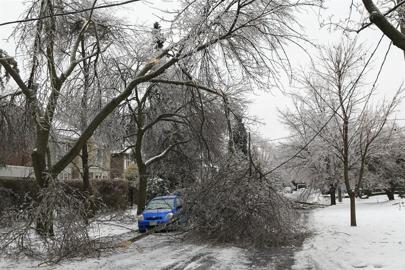 Gran tormenta de hielo causa el caos en Toronto y este de Canadá