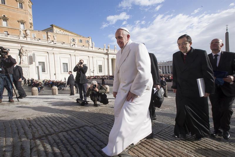 El papa no recibirá a padres de caso Ayotzinapa, dice coordinador