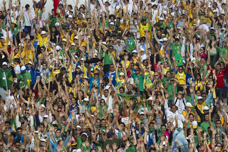 Francisco clausura la JMJ de Río con misa en la playa Copacabana