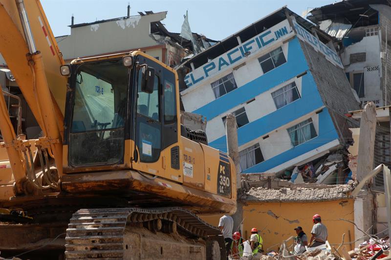 Ecuador comienza a pensar en la reconstrucción de zonas afectadas