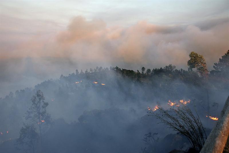 Logran controlar gigantesco incendio en España