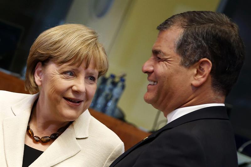 Correa pide derogar sanciones de EEUU a Venezuela y ve ridículo el argumento