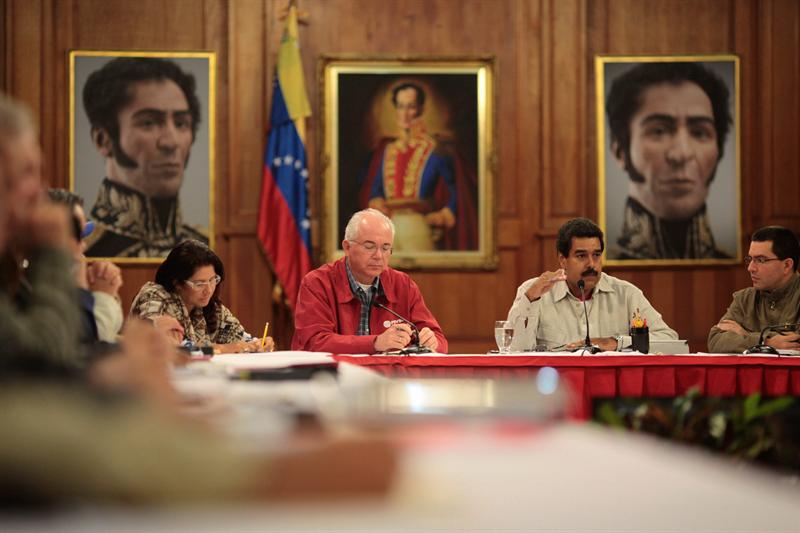 Diputados opositores anuncian no asistirán al acto de asunción de Maduro