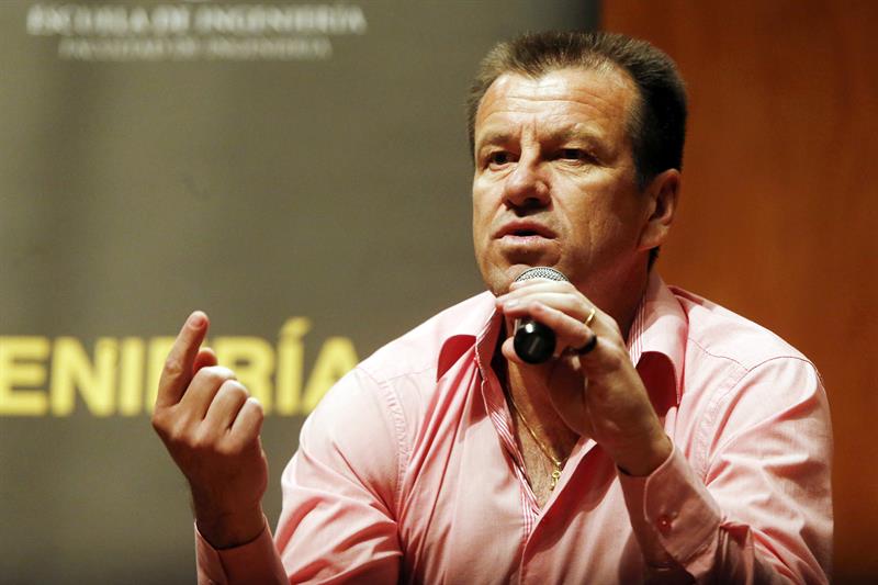 Dunga llama varias sorpresas para partidos amistosos