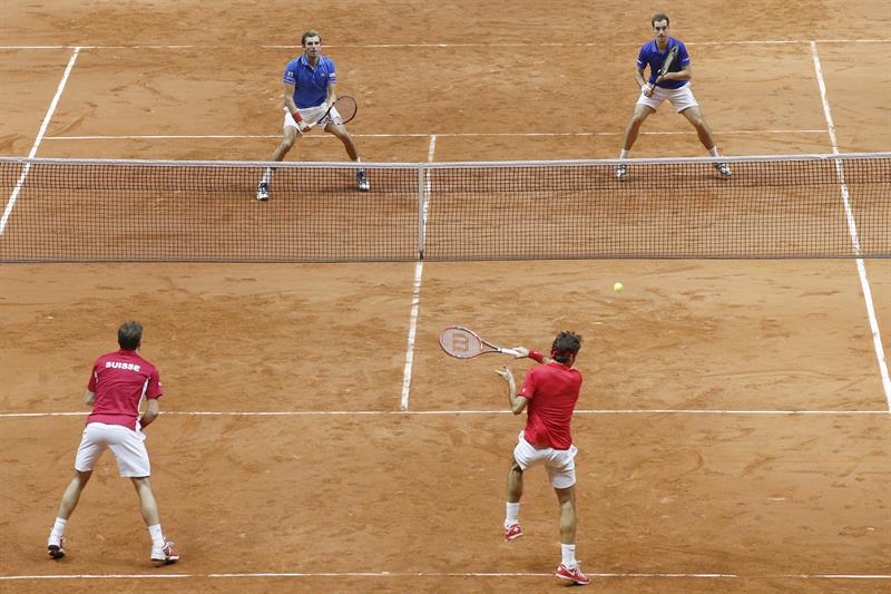 Suiza se adelanta 2-1 a Francia con triunfo en el dobles