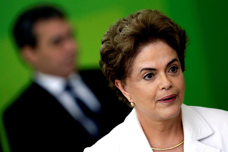 Oposición pide investigar a Rousseff por uso indebido de vehículos oficiales