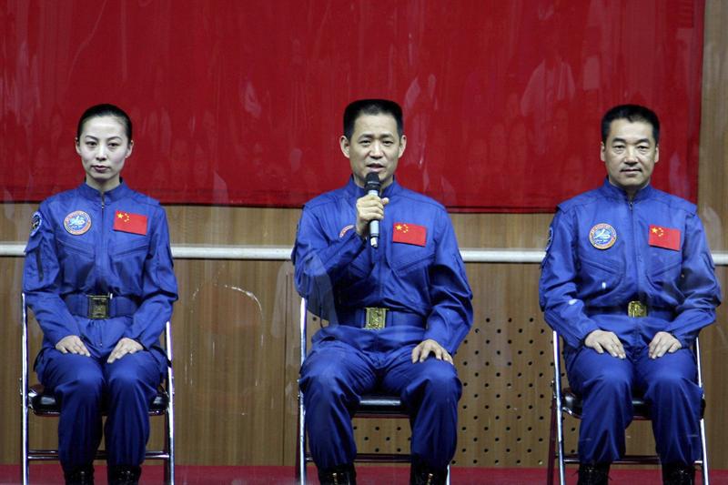 China lanza 3 astronautas al espacio en su quinta misión tripulada