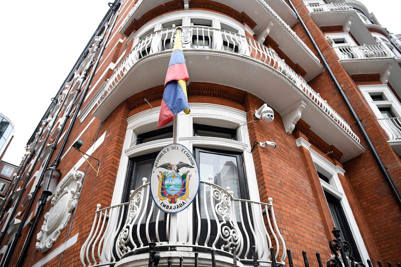 Pertenencias de Assange serían enviadas a Ecuador