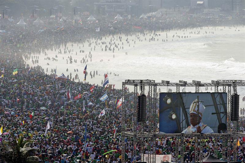 Dilma Rousseff, Cristina Fernández y Evo Morales asisten a la misa del papa