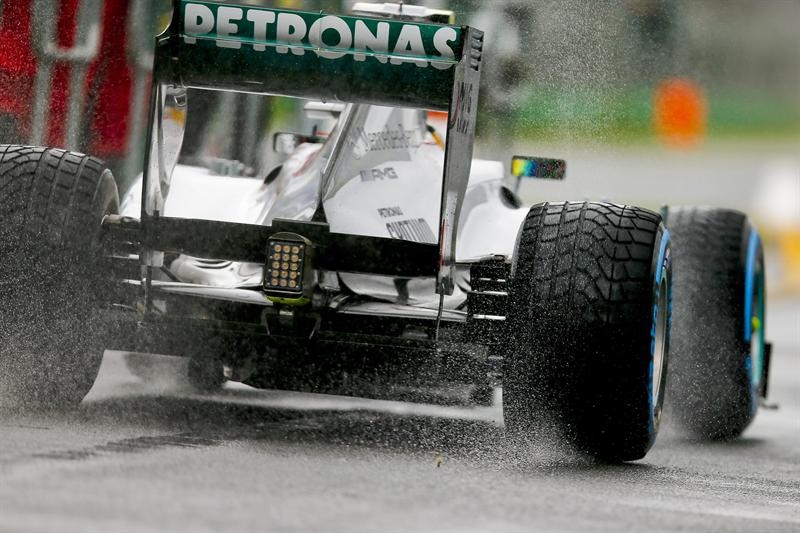 Por lluvia suspenden para mañana calificación para el GP de Australia