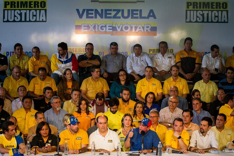 Oposición venezolana se prepara para &quot;lucha dura&quot; tras reunión del diálogo