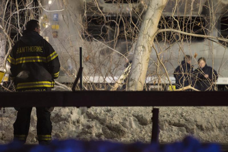 Al menos siete muertos en choque de tren y automóvil cerca de Nueva York