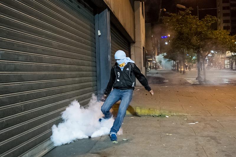 Ratifican cárcel a opositores y sube cifra de muertos en Venezuela