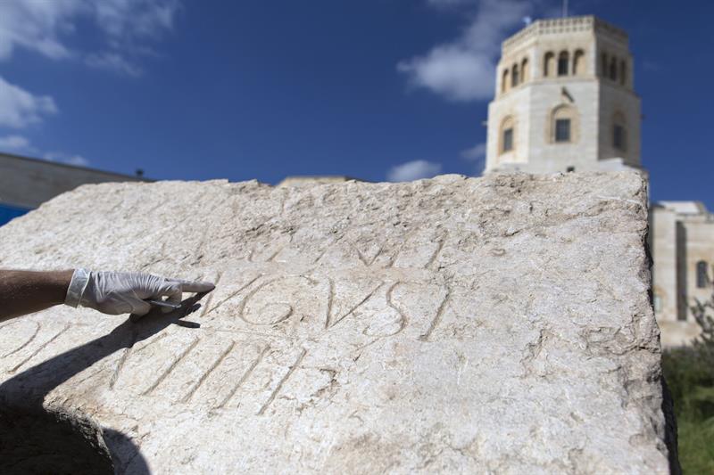Descubren en Jerusalén importante inscripción de emperador romano