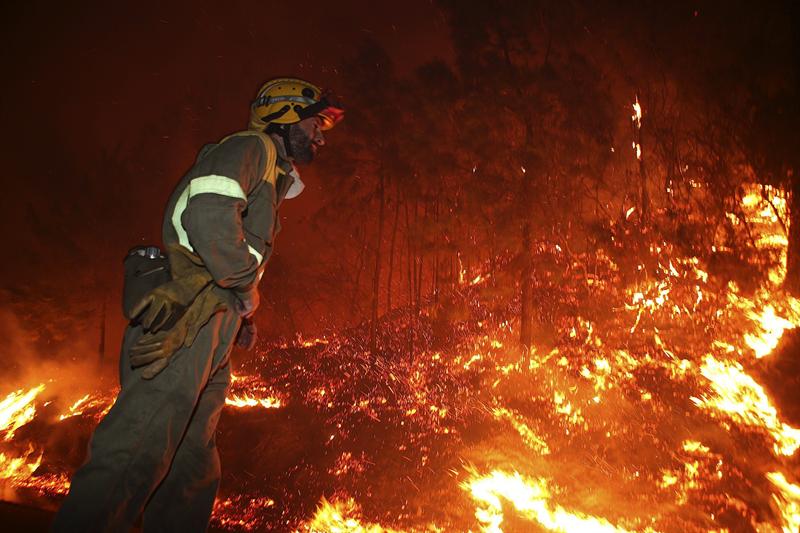 Logran controlar gigantesco incendio en España