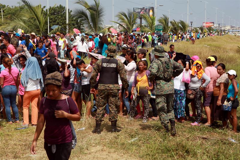 Supervivientes del terremoto reclaman más ayuda a los voluntarios