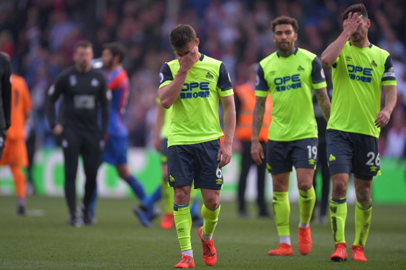 Huddersfield pierde y desciende en la Premier League