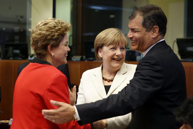 Correa pide derogar sanciones de EEUU a Venezuela y ve ridículo el argumento