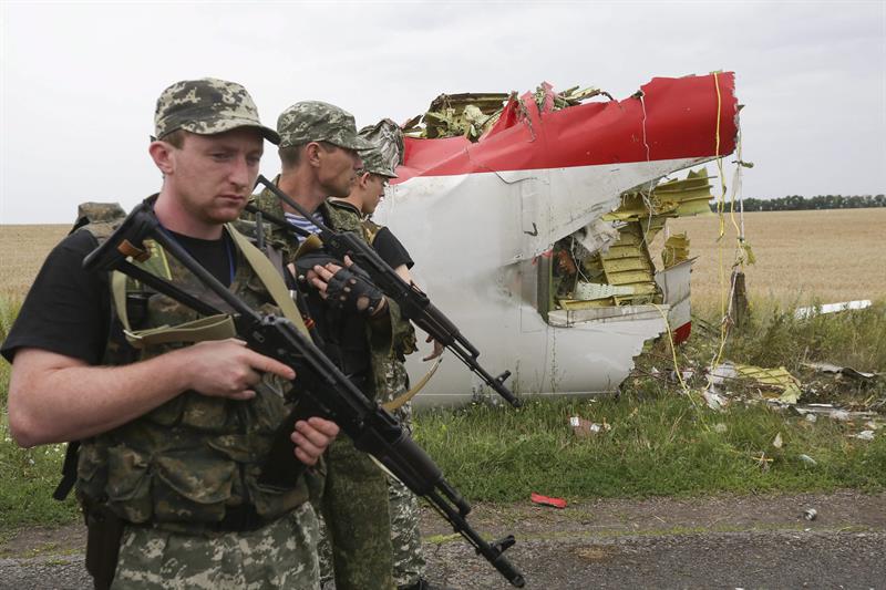 Los cuerpos “llovían” sobre pueblo de Ucrania tras derribo de avión malasio