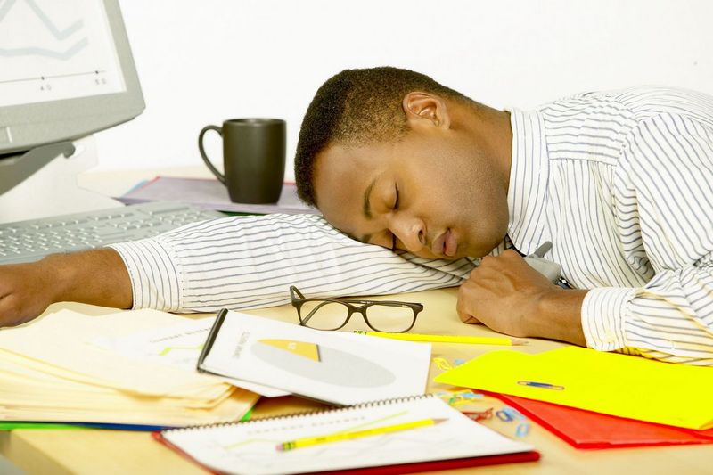 Seis consecuencias negativas que provoca en la salud dormir poco