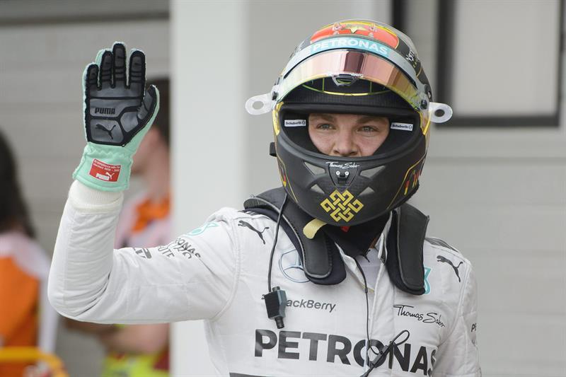 Rosberg aprovecha otro regalo de Hamilton en Hungría