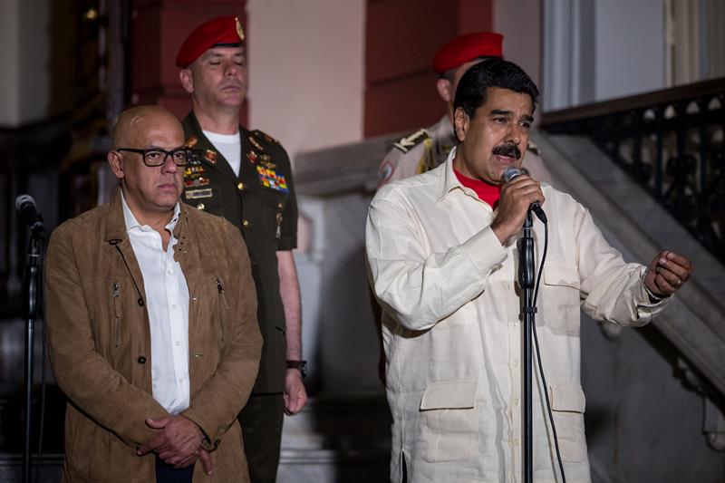 Cinco opositores presos liberados tras inicio del diálogo en Venezuela