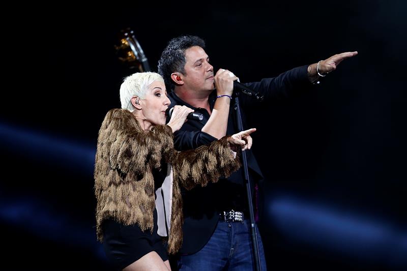 Clásicos de Alejandro Sanz primaron en tercer día de Viña del Mar