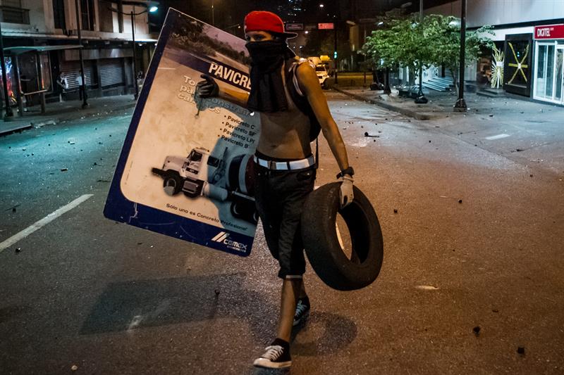 Ratifican cárcel a opositores y sube cifra de muertos en Venezuela