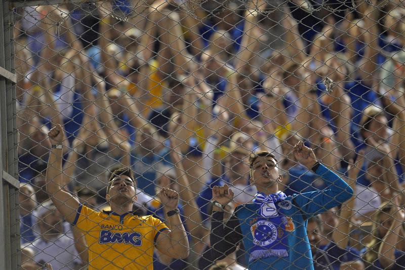 Cruzeiro sorprende a River Plate en Buenos Aires