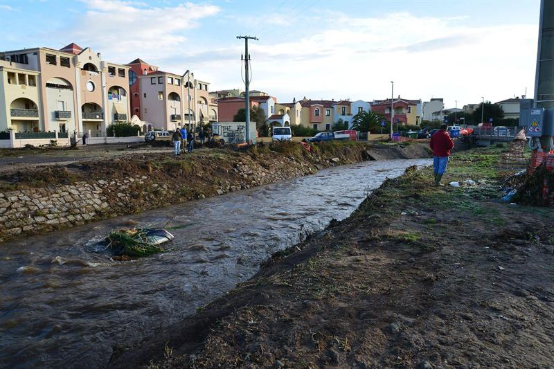 Al menos 18 muertos tras un ciclón en la isla italiana de Cerdeña