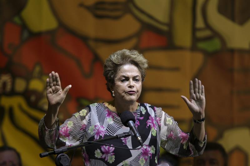 Un nuevo pedido de juicio contra Rousseff atiza la crisis política en Brasil