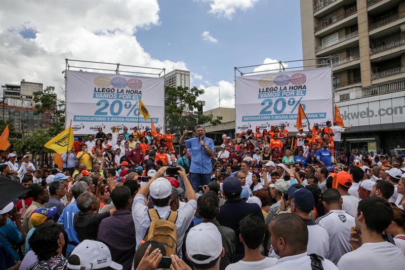 Oposición venezolana recorrerá el país para presionar para el revocatorio
