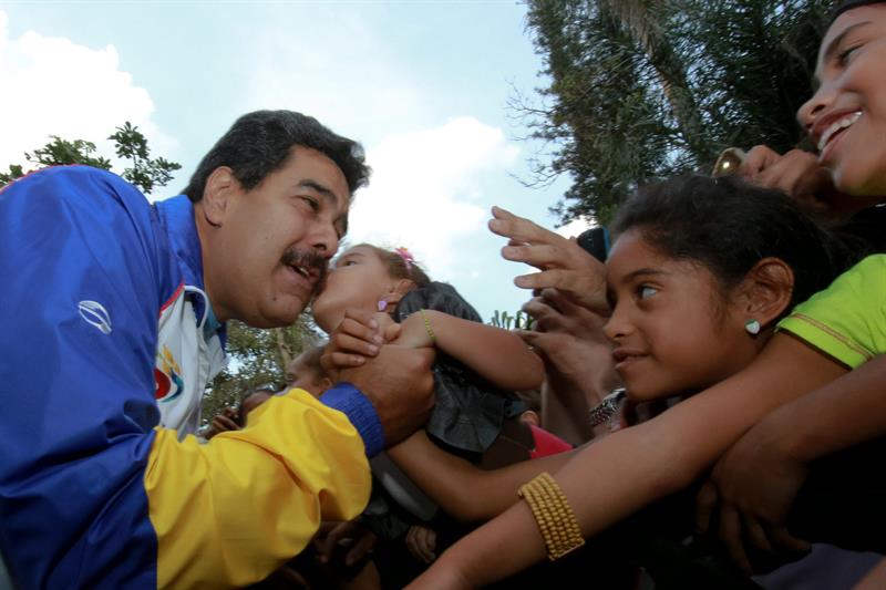 Maduro coloca la economía como prioridad del diálogo de paz