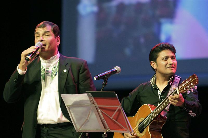 Correa defiende en Barcelona ampliar el espacio marítimo de Ecuador