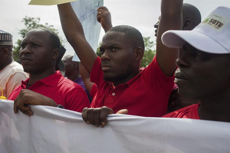 Policía de Nigeria ofrece 300.000 dólares por pistas sobre niñas raptadas